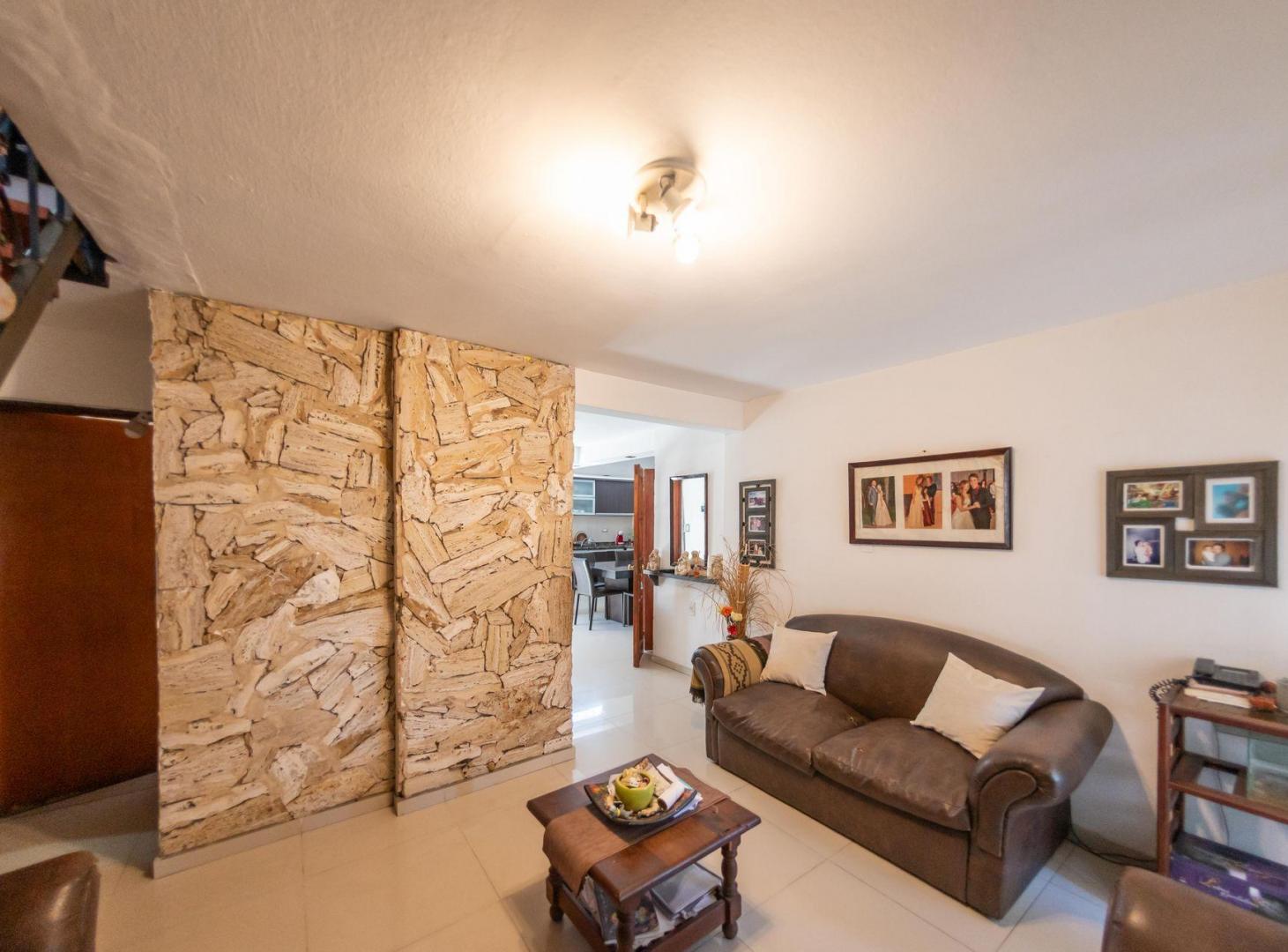 Foto de Venta casa 4 dormitorios en yofre sur, imagen 2