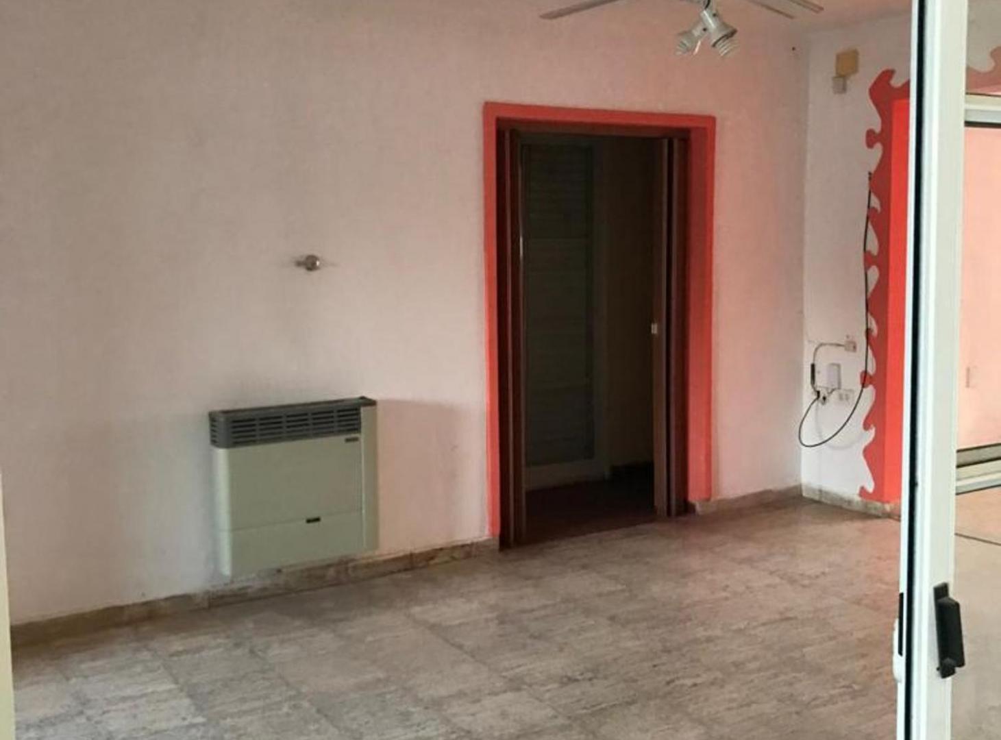 Foto de VENTA - CASA - 2 DORMI - OLIVA, imagen 2