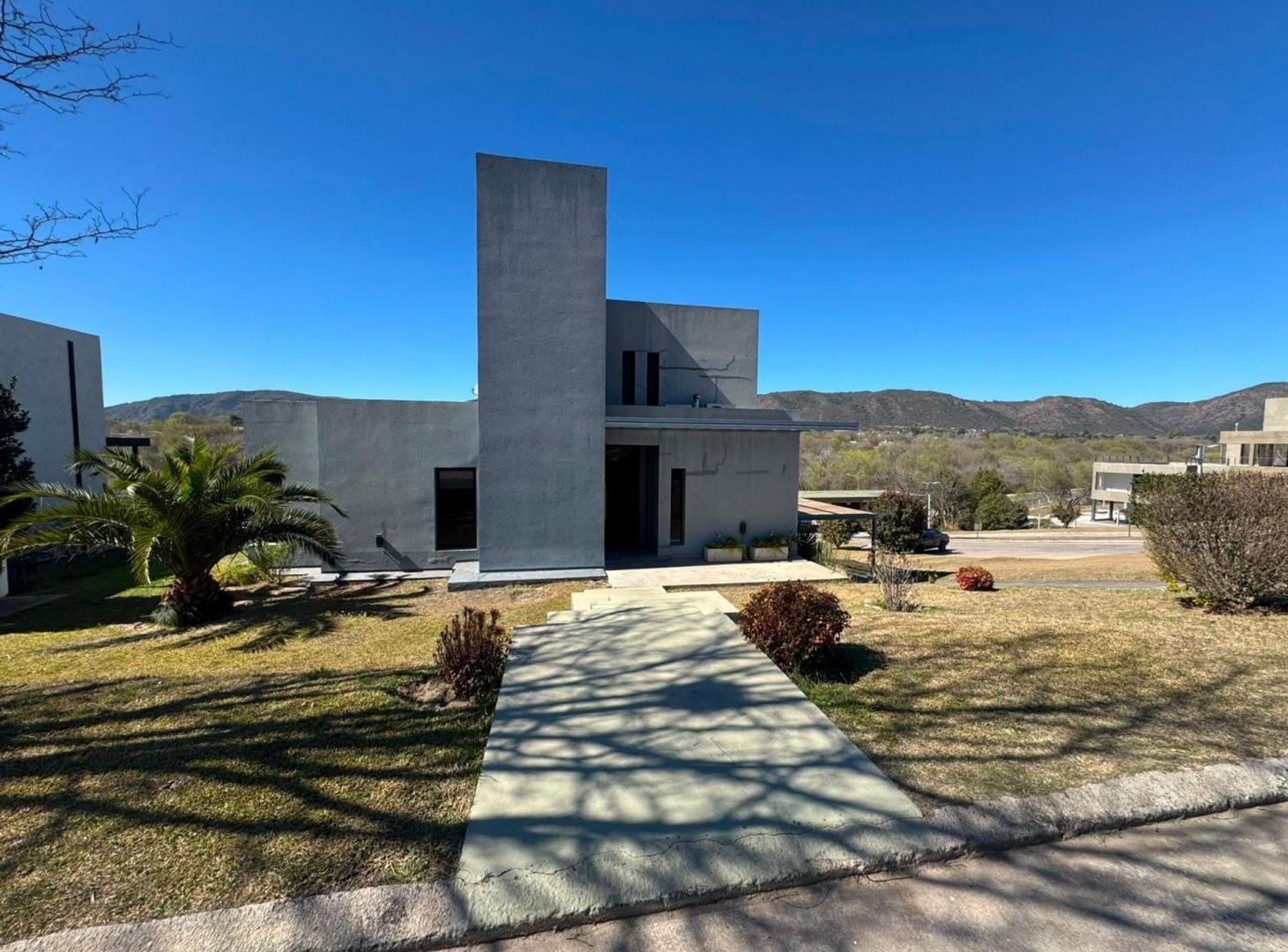 Foto de VENTA CASA DE CATEGORÍA COUNTRY ALTOS DE C.PAZ, imagen 1