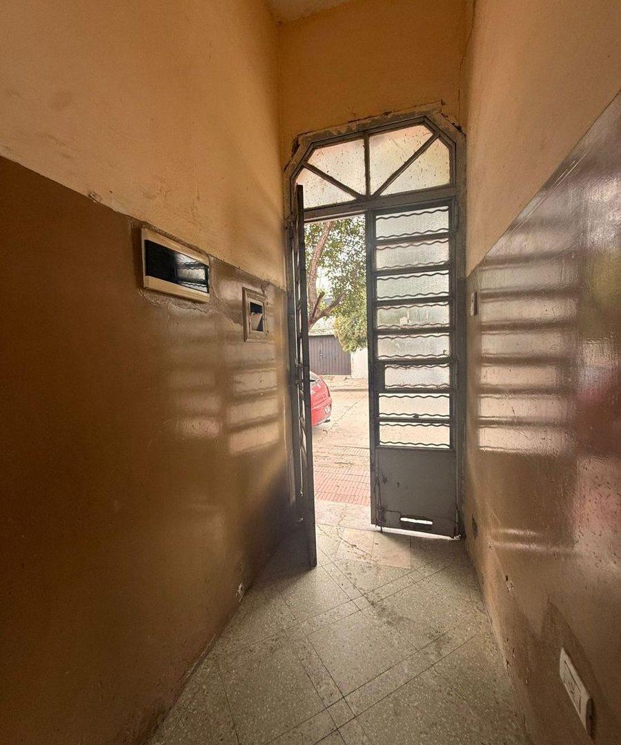 Foto de CASA 7 HABITACIONES Y 3 MONOAMBIENTES GRAL BUSTOS, imagen 4