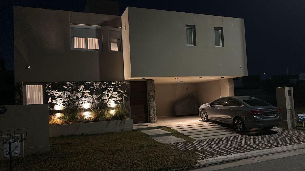 Foto de CASA 4 DORMITORIOS SOLARES DE MANANTIALES, imagen 1