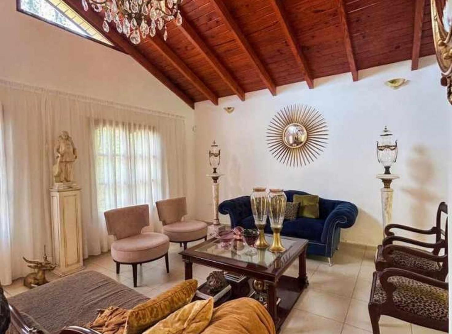 Foto de Venta Casa Arguello 3 Dorm y Pileta Zona Colegios, imagen 2