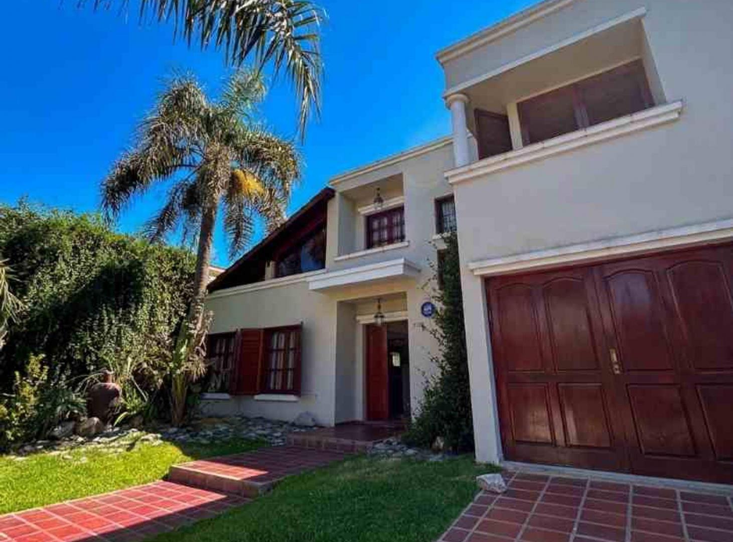 Foto de Venta Casa Arguello 3 Dorm y Pileta Zona Colegios, imagen 1