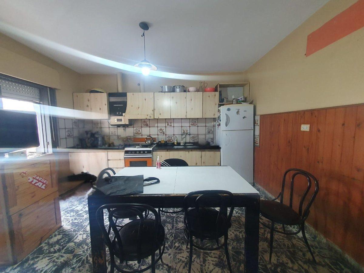 Foto de VENTA CASA 3 DORMITORIOS MAS GALPON B° SARMIENTO, imagen 3