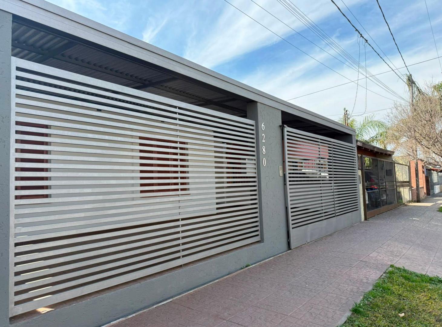 Foto de VENTA CASA 3 DORMITORIOS BARRIO CHATEAU CARRERAS, imagen 4