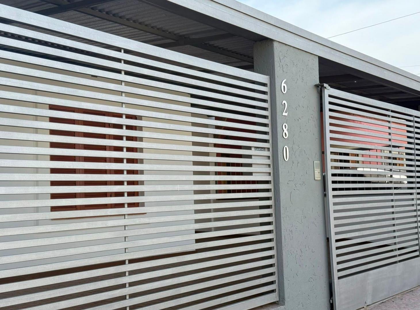 Foto de VENTA CASA 3 DORMITORIOS BARRIO CHATEAU CARRERAS, imagen 1