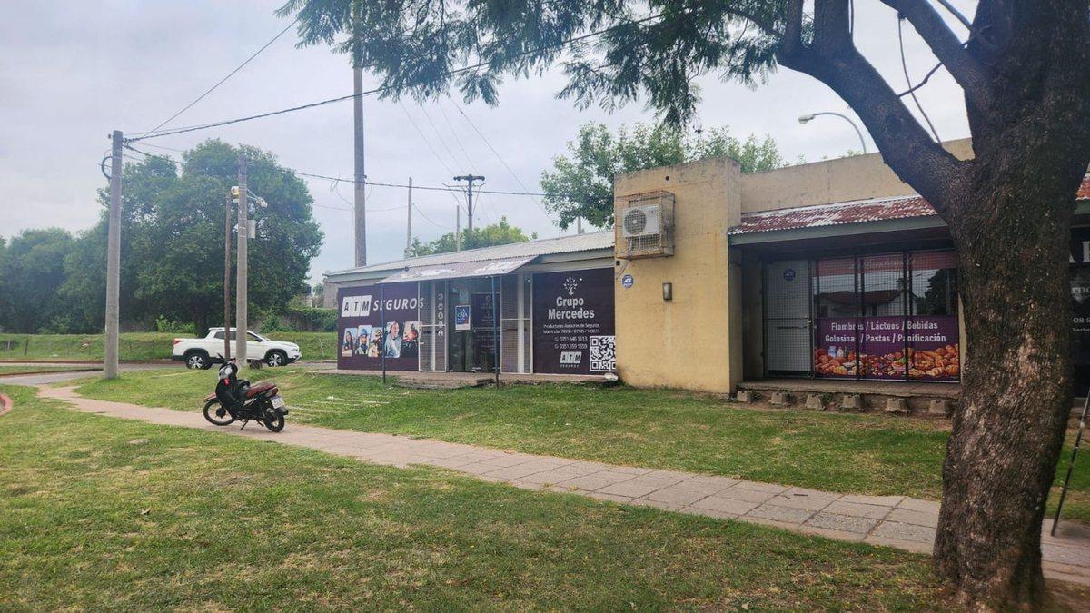 Foto de VENTA LOCAL COMERCIAL SOBRE AV RAFEL NUÑEZ, imagen 4