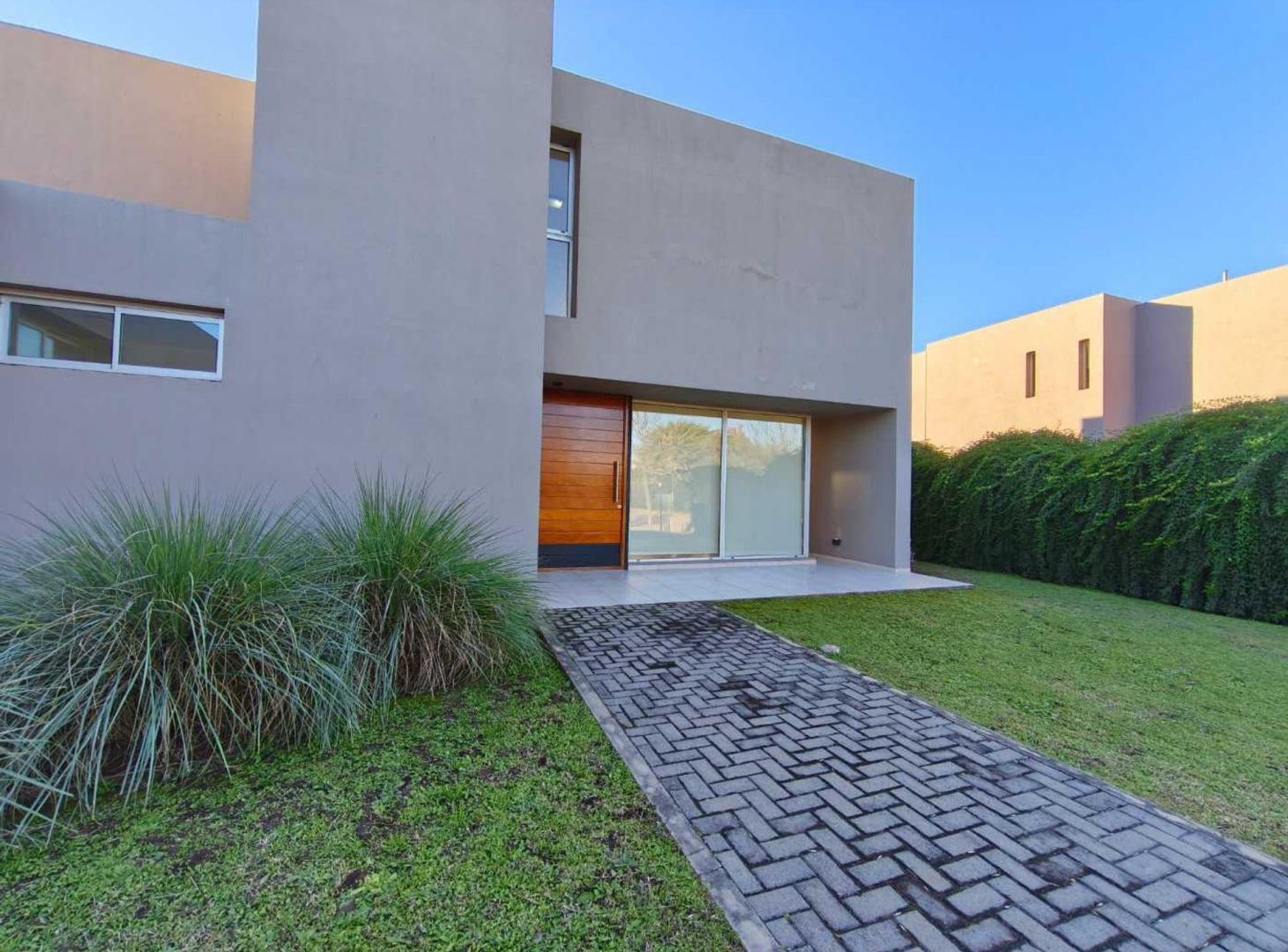 Foto de Venta Casa de Categoría 3 Dor La Santina Zona Sur, imagen 3