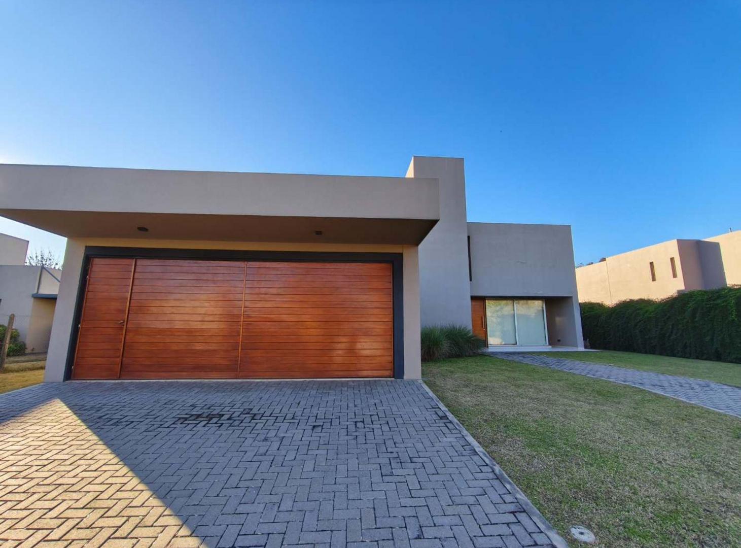 Foto de Venta Casa de Categoría 3 Dor La Santina Zona Sur, imagen 1