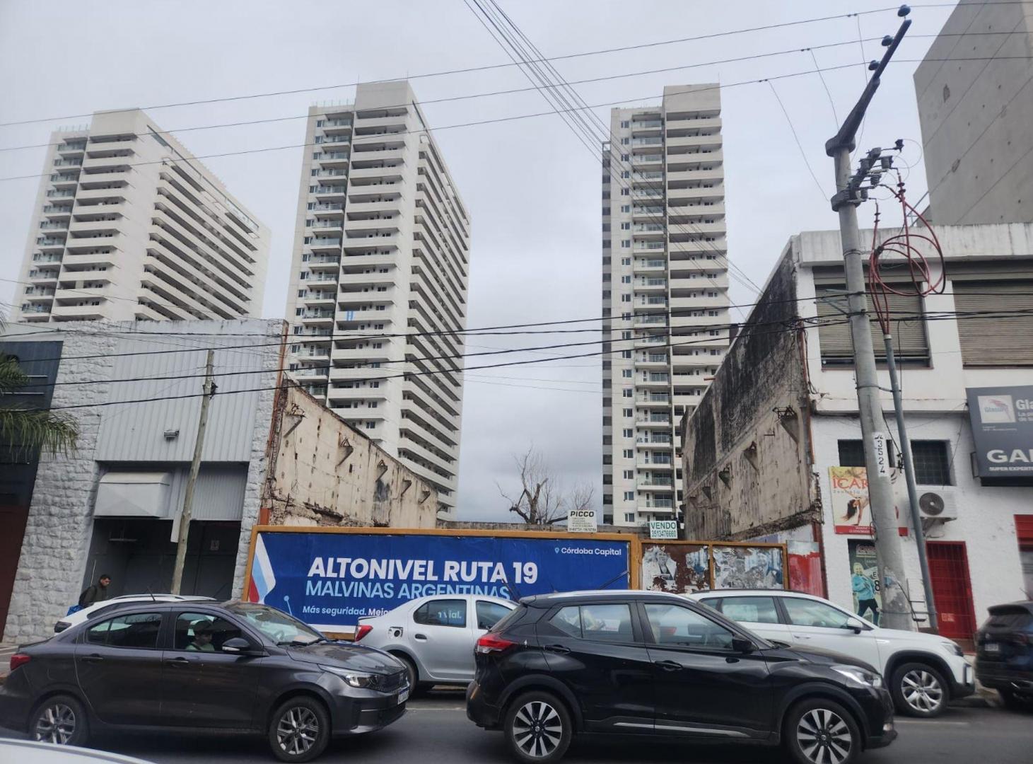 Foto de VENTA TERRENO APTO DESARROLLO SOBRE F. M. ESQUIU, imagen 1