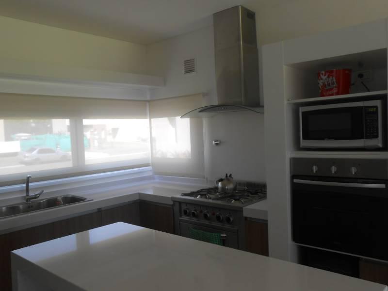 Foto de CASA EN VENTA CON RENTA EN HARAS SANTA MARIA – MAROTO PROPIEDADES, imagen 2