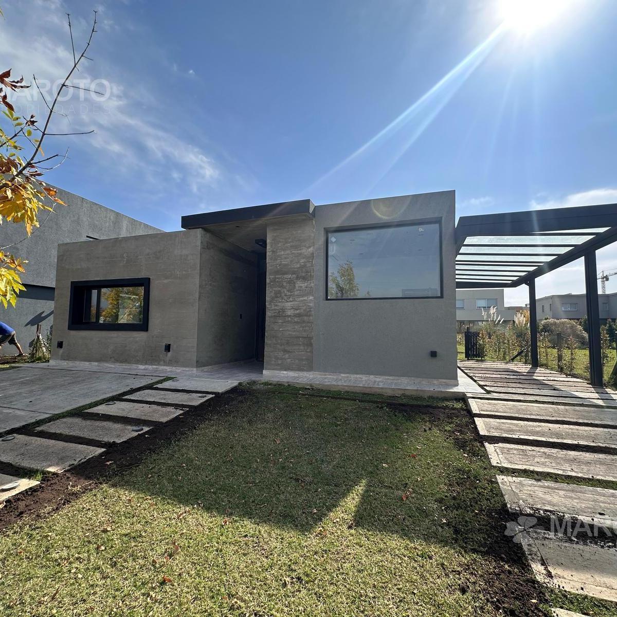 CASA EN VENTA EN BARRIO PUERTOS DEL LAGO ARAUCARIAS - MAROTO PROPIEDADES