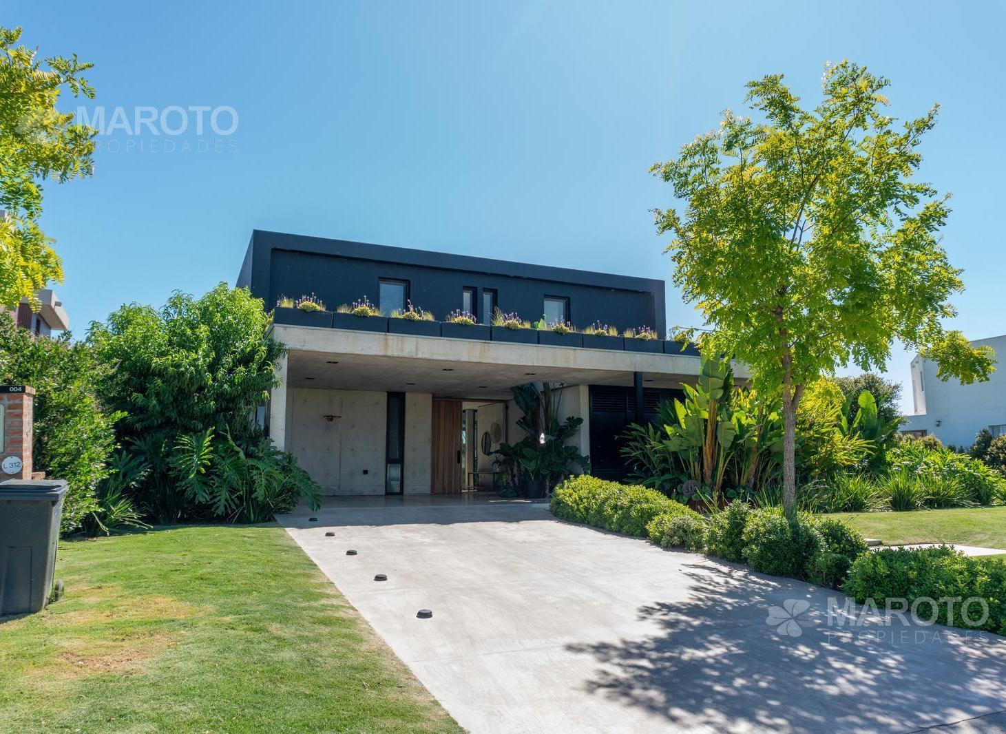 Casa en venta en Puertos del Lago - Costas con salida a laguna y gran calidad constructiva