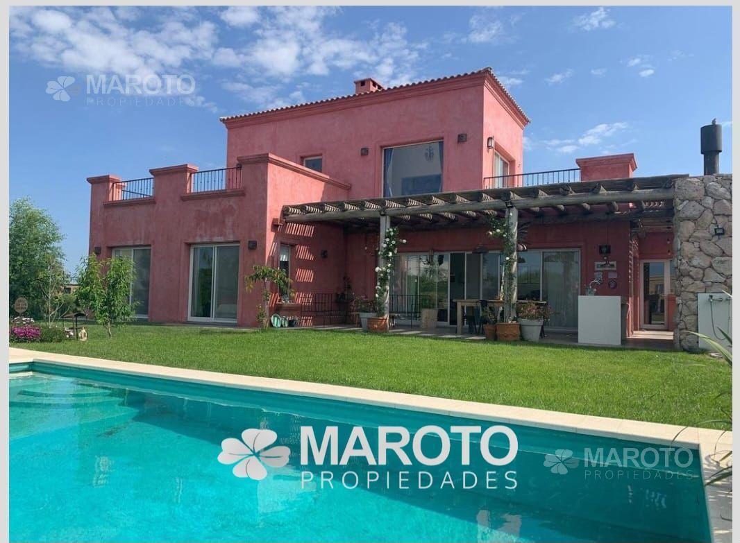CASA EN VENTA AL LAGO EN BARRIO EL CANTON ISLAS - MAROTO PROPIEDADES