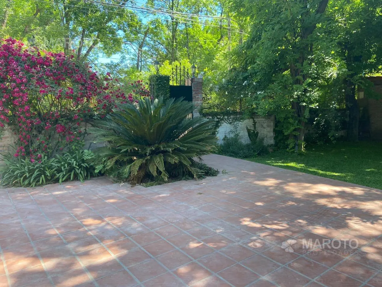 CASA EN VENTA PARA VIVIENDA FAMILIAR O DESARROLLO MULTIFAMILIAR-- MAROTO PROPIEDADES 2