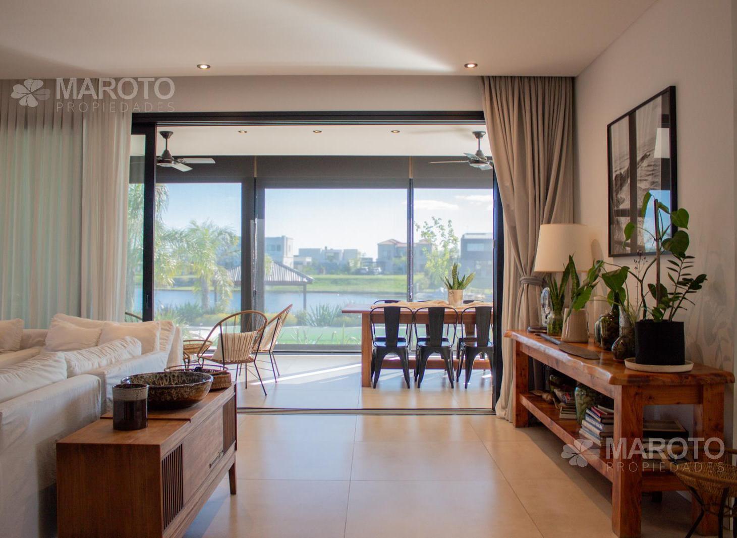 Casa en Alquiler anual a la laguna en Puertos del Lago - Muelles