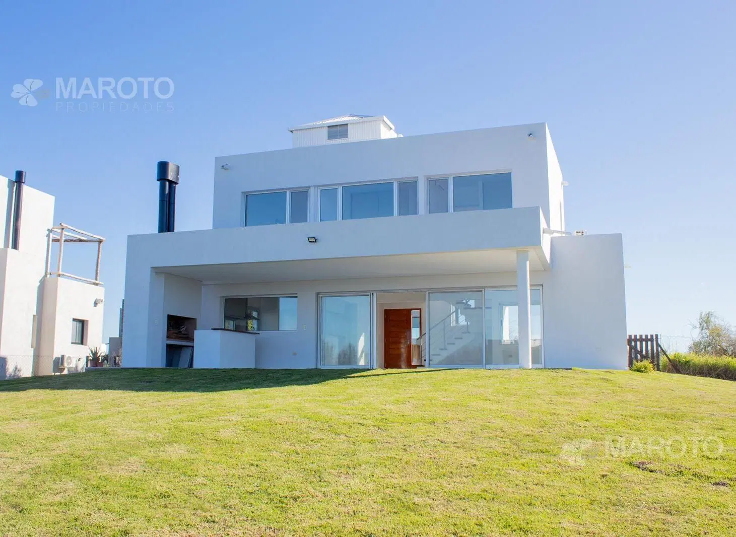 CASA EN VENTA AL AGUA CON CUATRO DORMITORIOS - EN EL NAUDIR AGUAS PRIVADAS - MAROTO PROPIEDADES 3