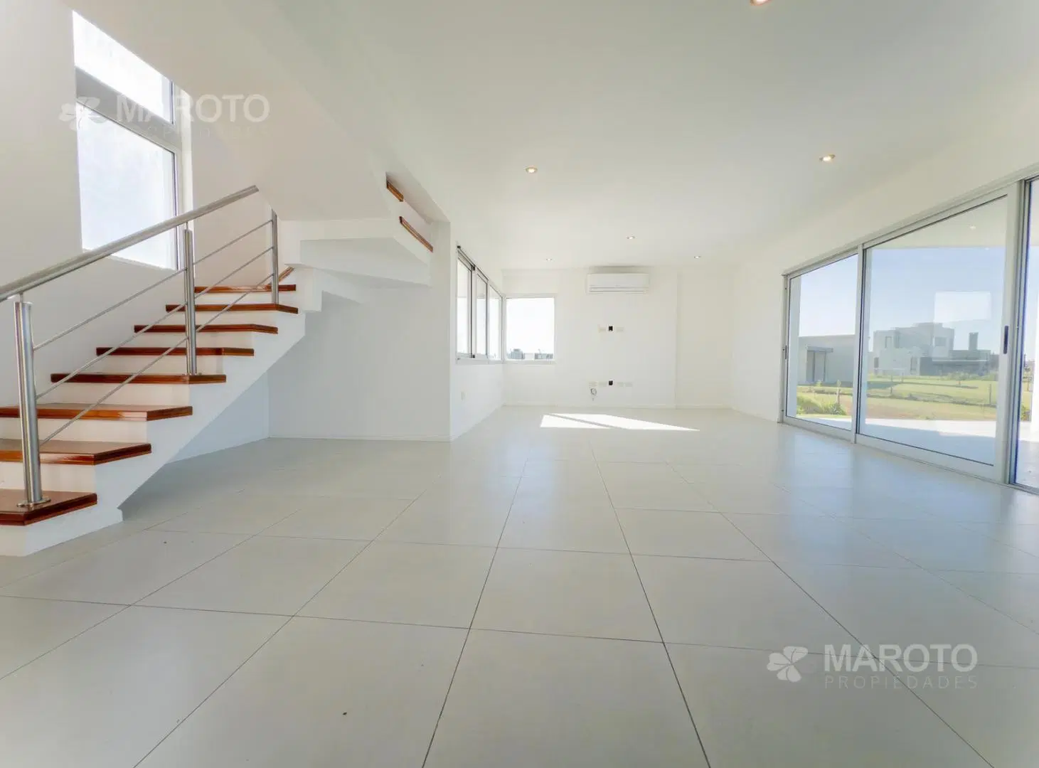 CASA EN VENTA AL AGUA CON CUATRO DORMITORIOS - EN EL NAUDIR AGUAS PRIVADAS - MAROTO PROPIEDADES 2