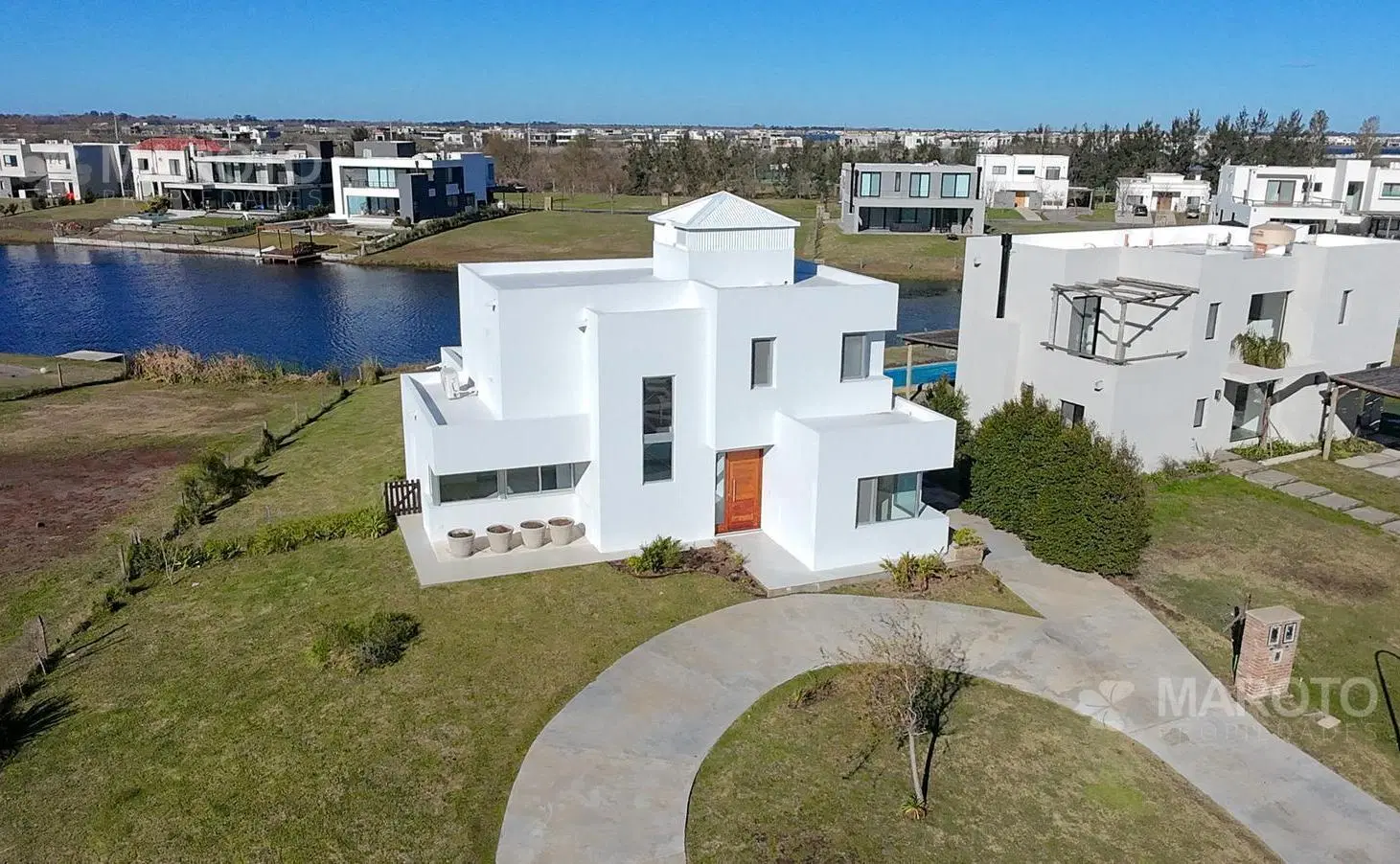 CASA EN VENTA AL AGUA CON CUATRO DORMITORIOS - EN EL NAUDIR AGUAS PRIVADAS - MAROTO PROPIEDADES 5