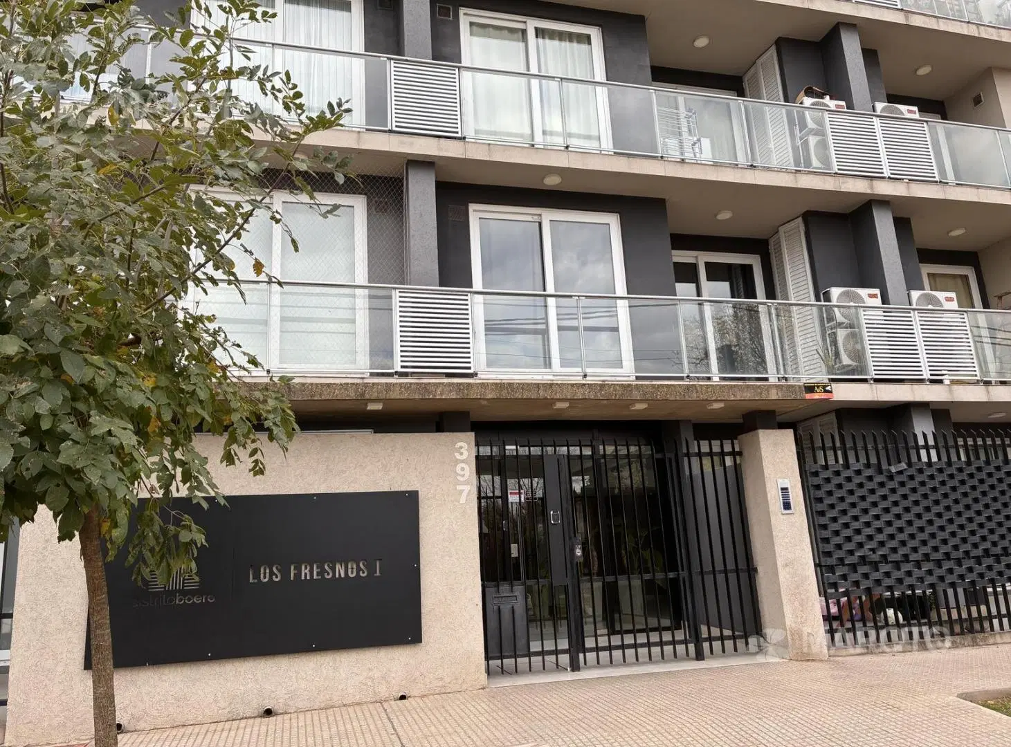 Venta departamento 3 ambientes luminoso con balcón 5
