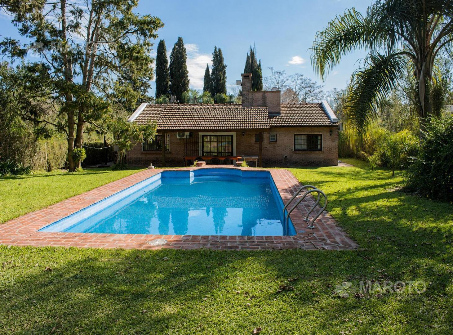 Foto de Venta casa 4 ambientes con parque y pileta en barrio El Cazador, imagen 1