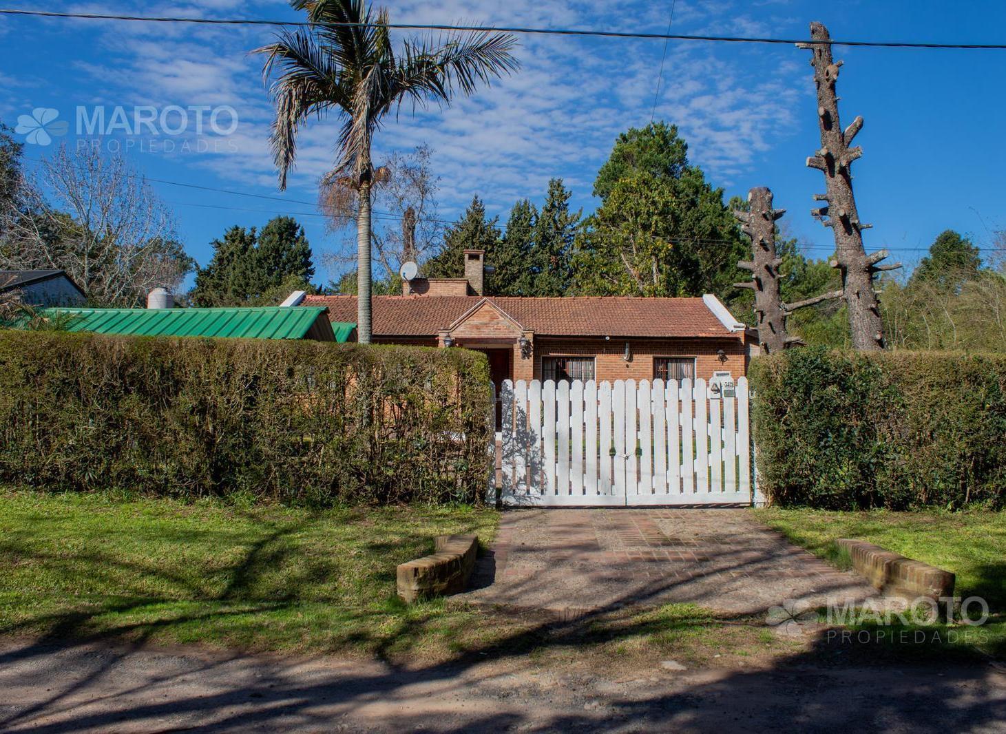 Foto de Venta casa 4 ambientes con parque y pileta en barrio El Cazador, imagen 2