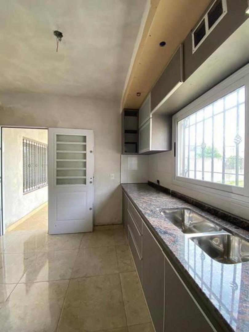 VENTA! Casa minimalista a estrenar de 4 amb- Castelar Norte-