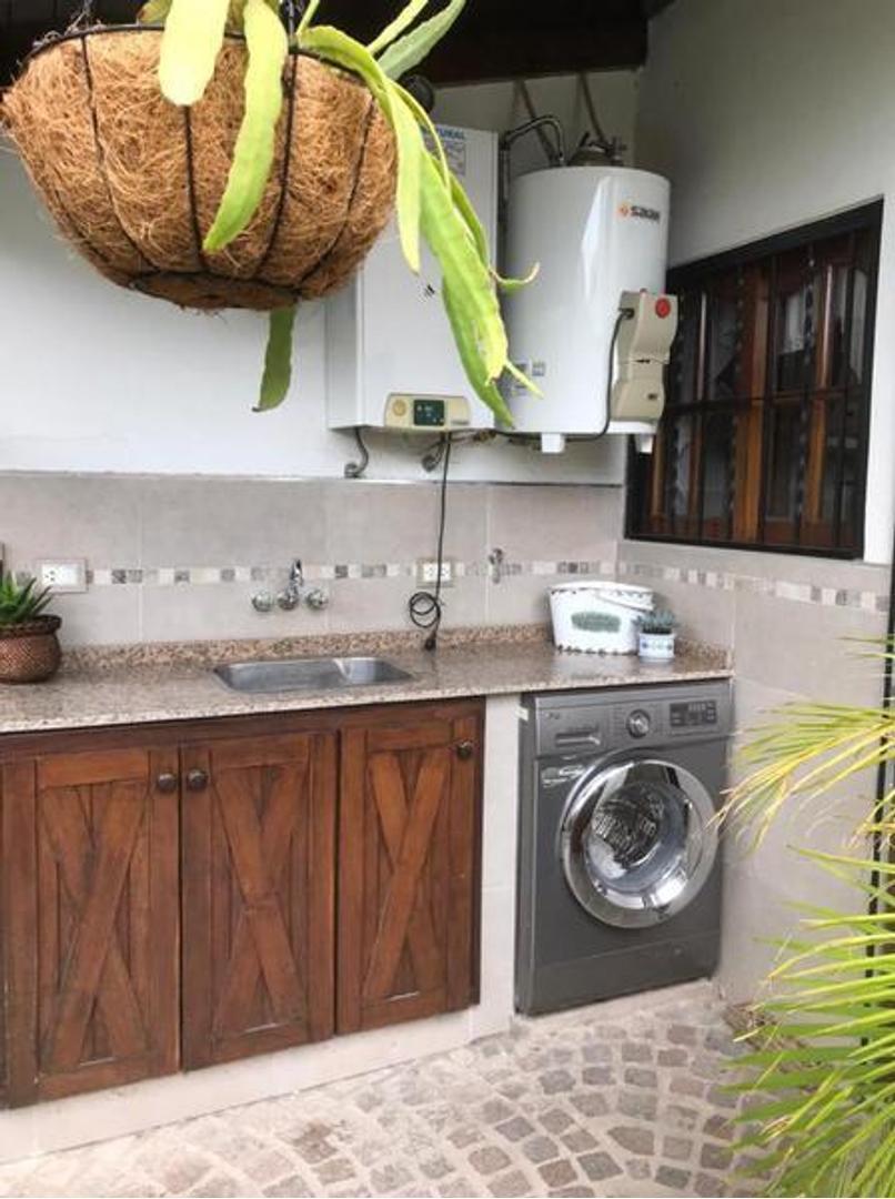 Chalet de 4 Ambientes C/ Cochera! Ituzaingo Norte 3