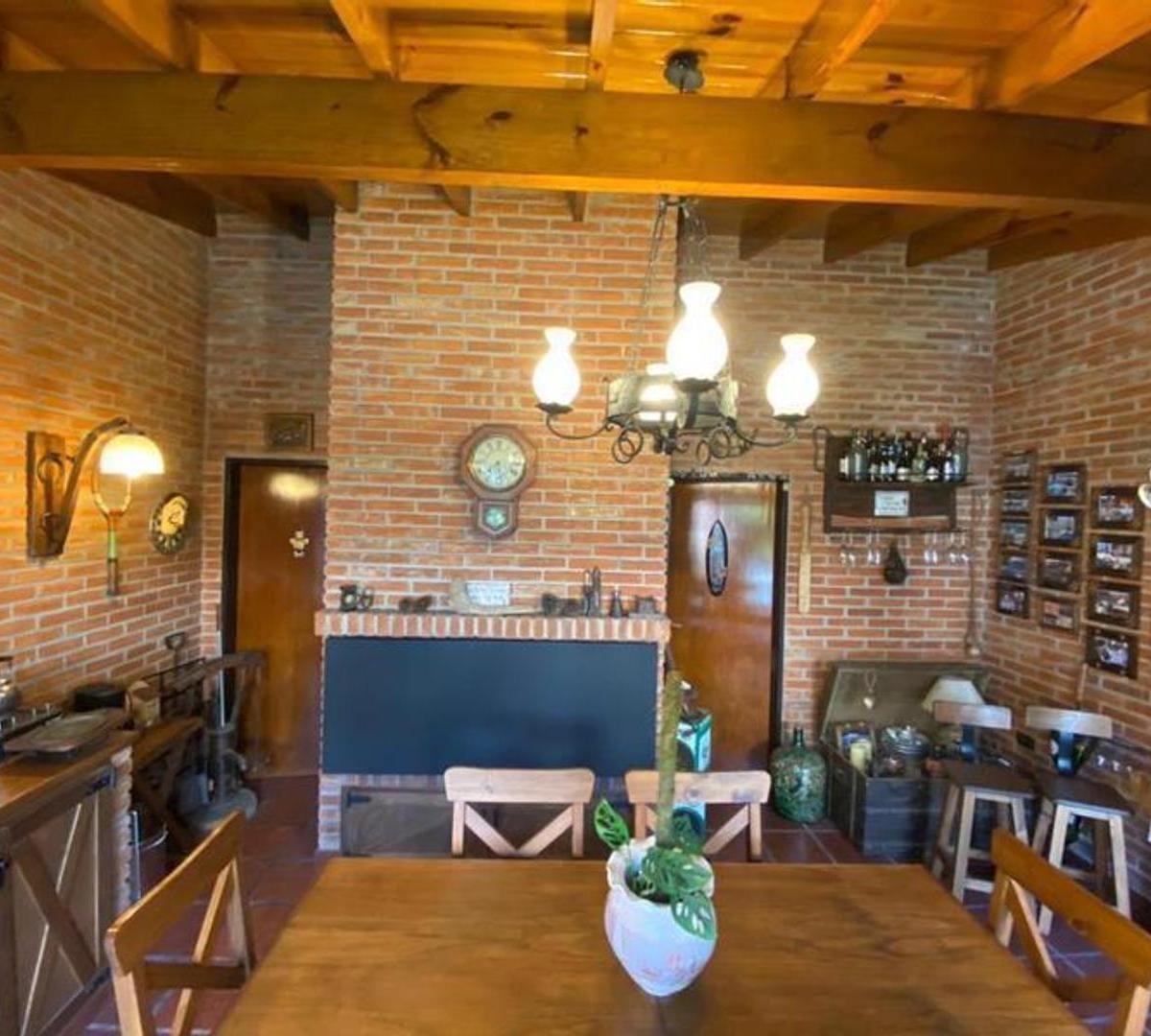 Chalet de 4 Ambientes C/ Cochera! Ituzaingo Norte 2
