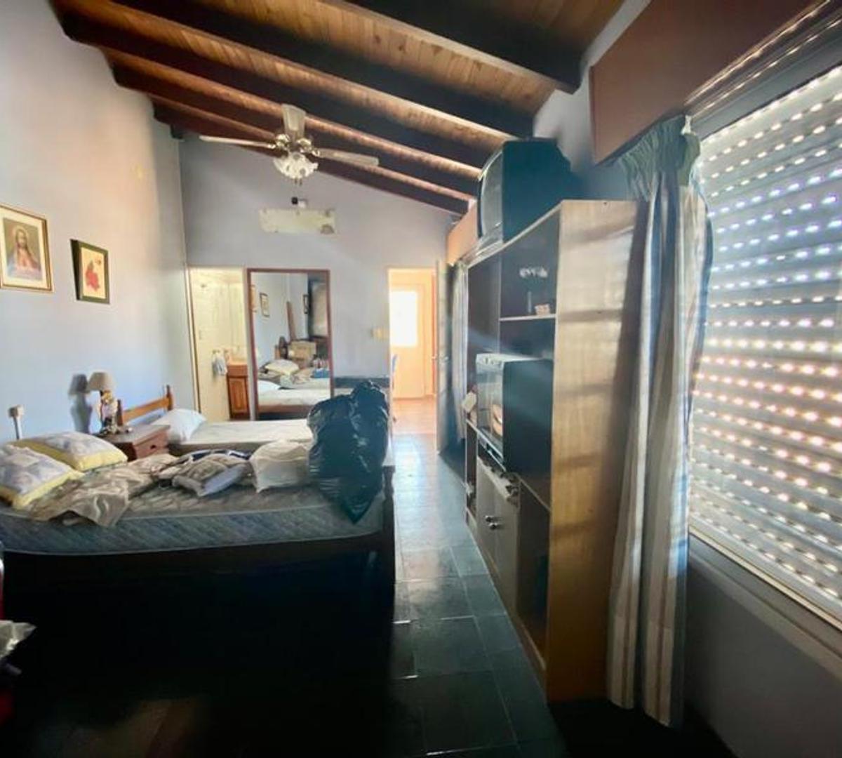 Venta de Hermosa Casa de 5 Ambientes! Haedo Sur! 4
