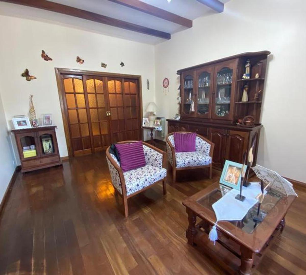 Venta de Hermosa Casa de 5 Ambientes! Haedo Sur! 2