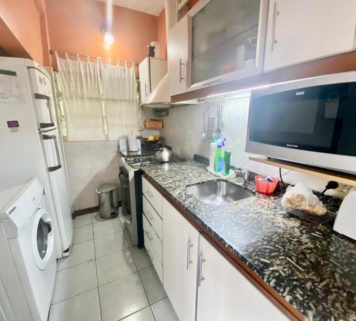 Venta! Amplio PH de 5 Ambientes con Terraza! Morón 2