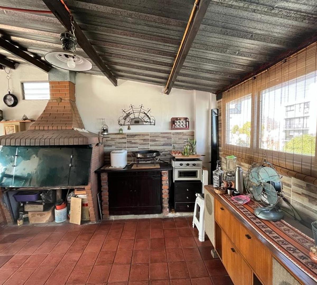 Venta! PH de 2amb con Terraza y Quincho! Haedo 4