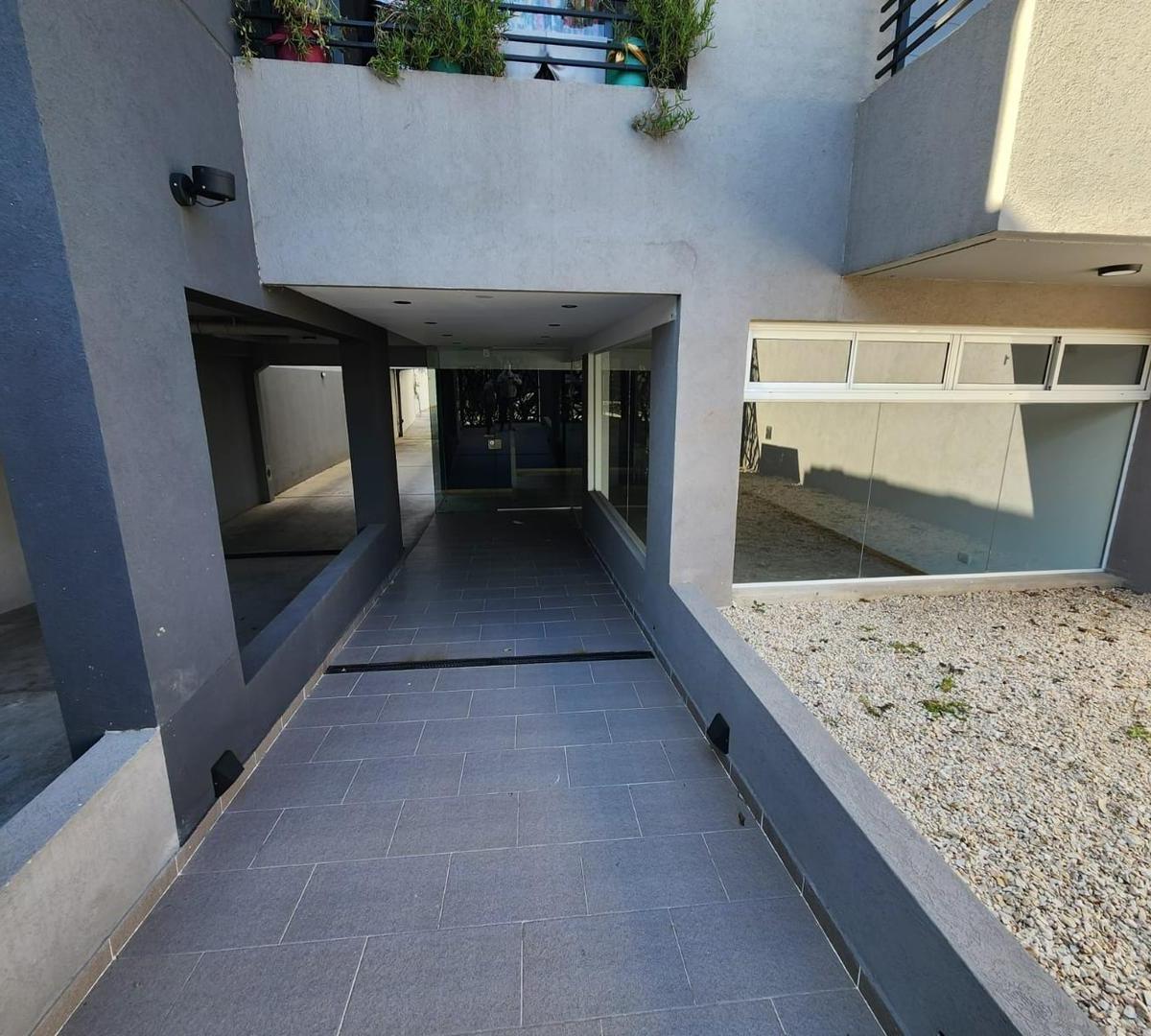 Departamento de 2amb Al Frente C/ Balcón - Haedo 3