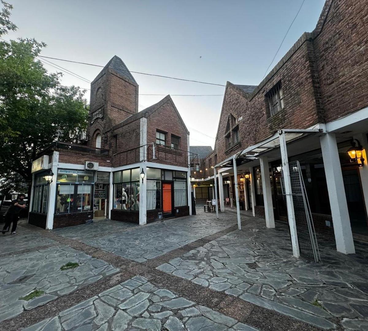 LOCAL COMERCIAL EN VENTA- CASTELAR