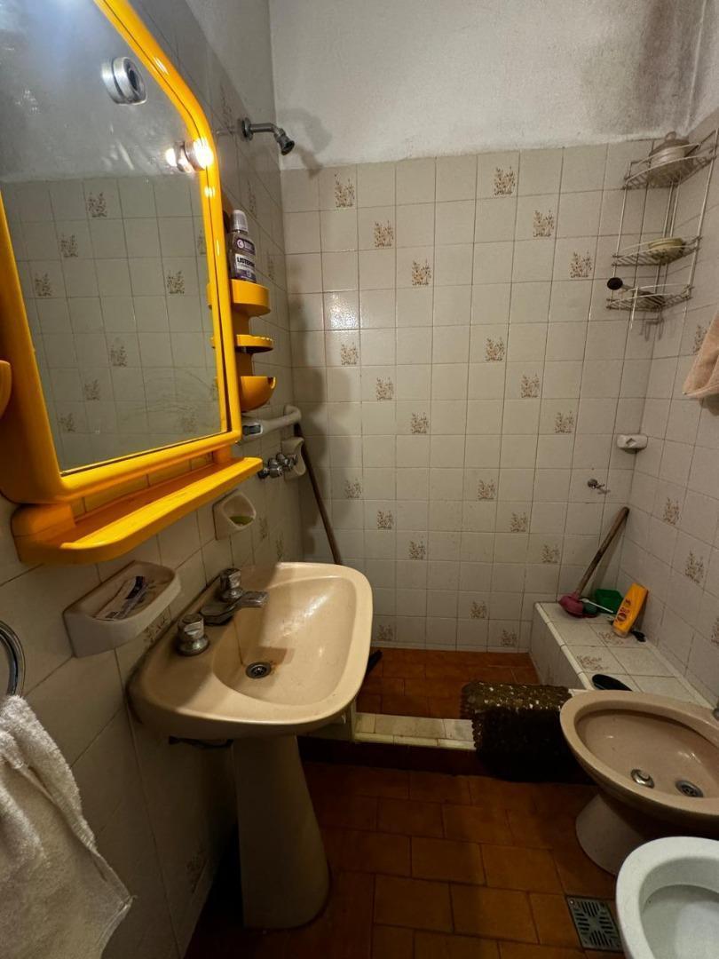 Foto de Venta de Casa con gran terreno de 10 x 49 mts - Morón, imagen 4