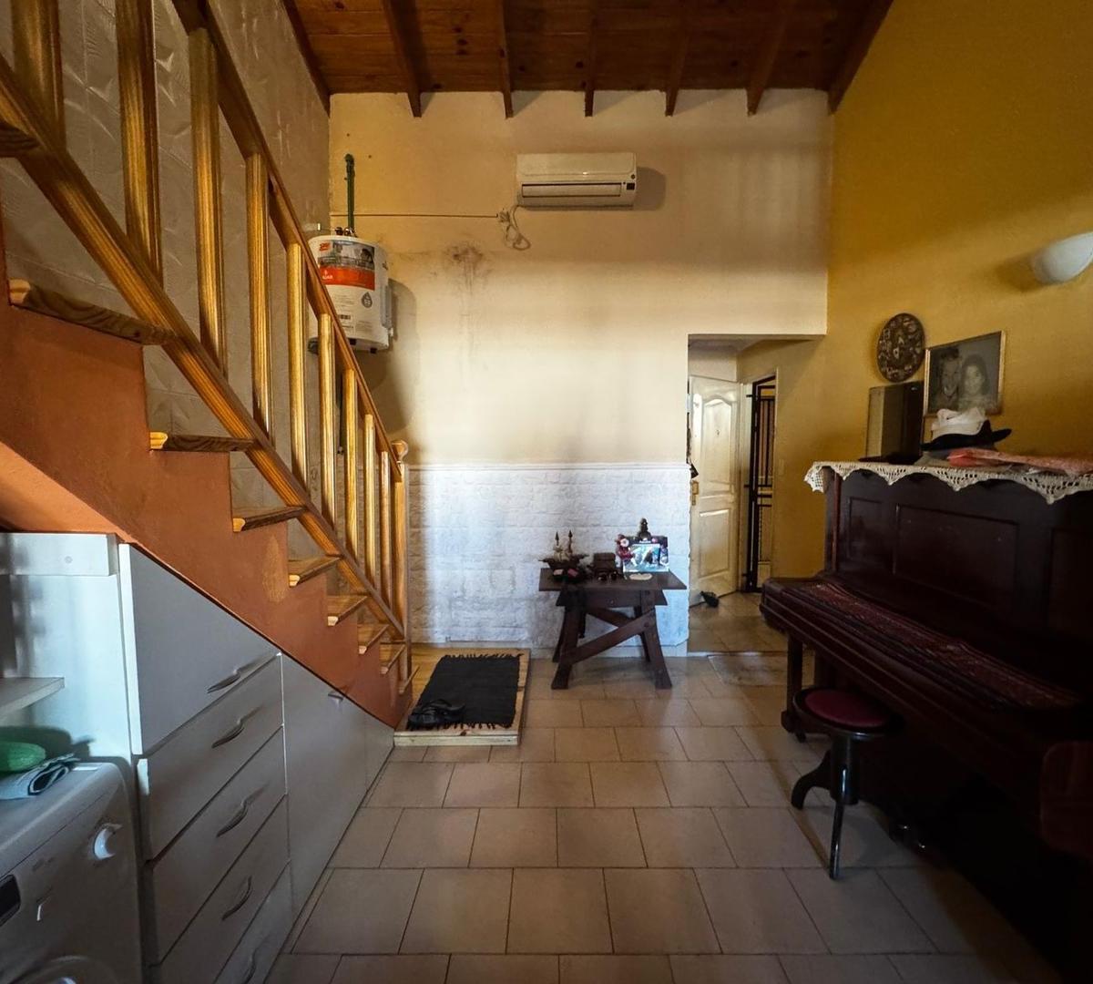 Venta!! Departamento tipo duplex 2 amb.-Villa Tesei.