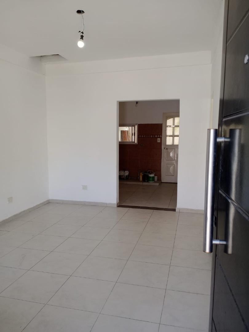Foto de VENTA!! PH AL FRENTE 3 AMBIENTES C/ PATIO. VILLA SARMIENTO, imagen 1
