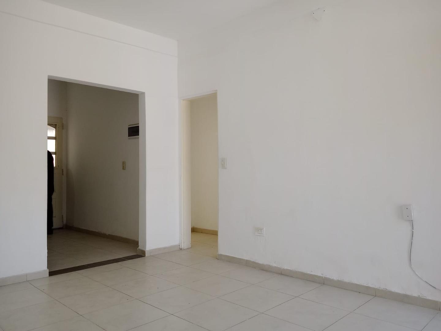 Foto de VENTA!! PH AL FRENTE 3 AMBIENTES C/ PATIO. VILLA SARMIENTO, imagen 2