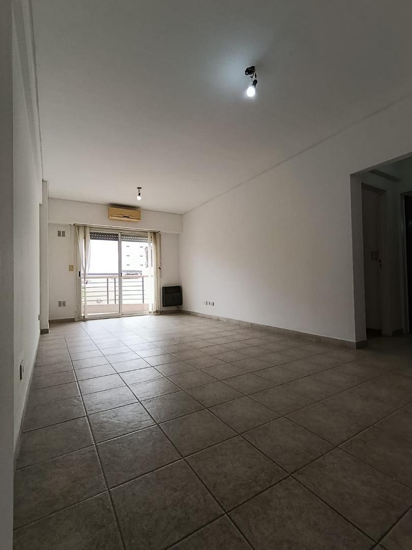 Foto de VENTA-DEPARTAMENTO 2 AMBIENTES CON PATIO- MORON CENTRO, imagen 2