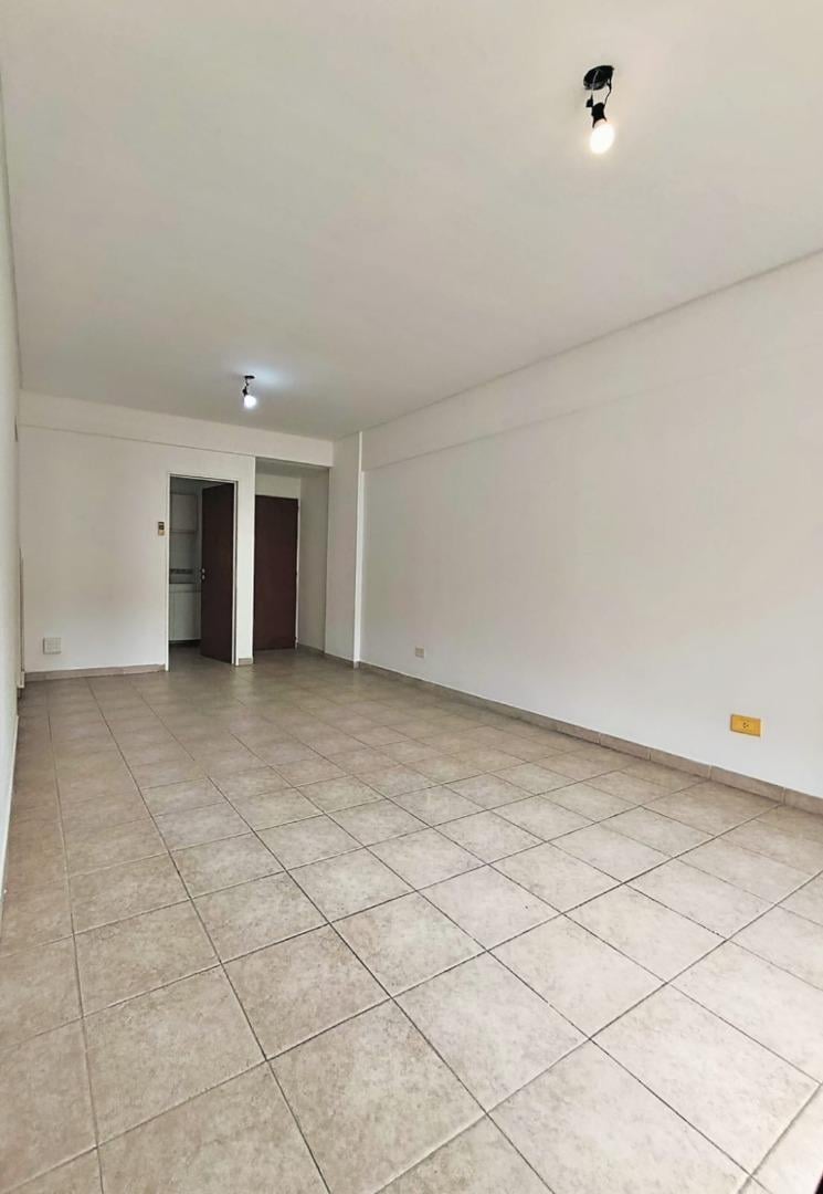 Foto de VENTA-DEPARTAMENTO 2 AMBIENTES CON PATIO- MORON CENTRO, imagen 3