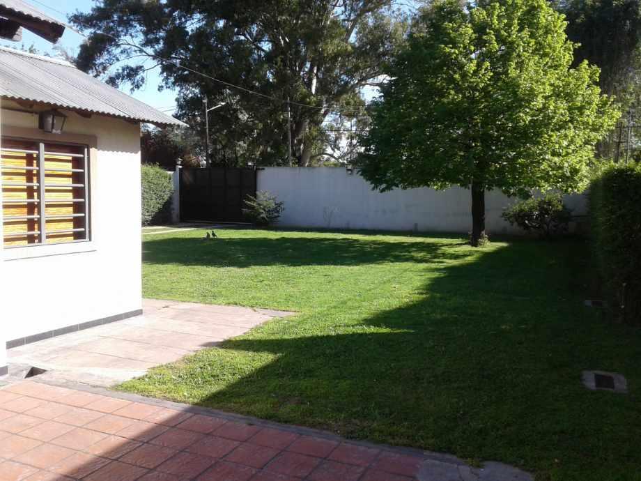 Foto de Chalet en Venta en Villa Udaondo, imagen 2