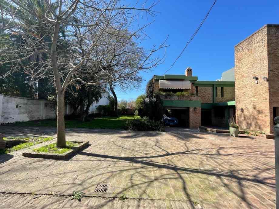 Venta Excelente Propiedad en El Centro de Morón 2