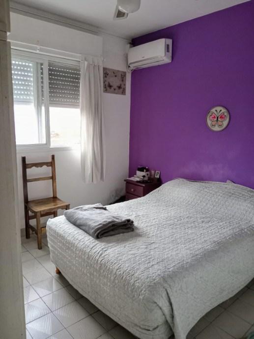 Amplio PH de 4 amb en primer piso c/ quincho y patio con parilla en Morón Sur