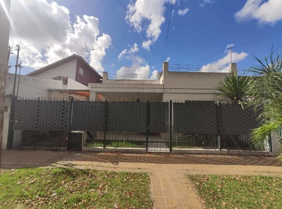 Casa americana EN VENTA APTA CRÉDITO.