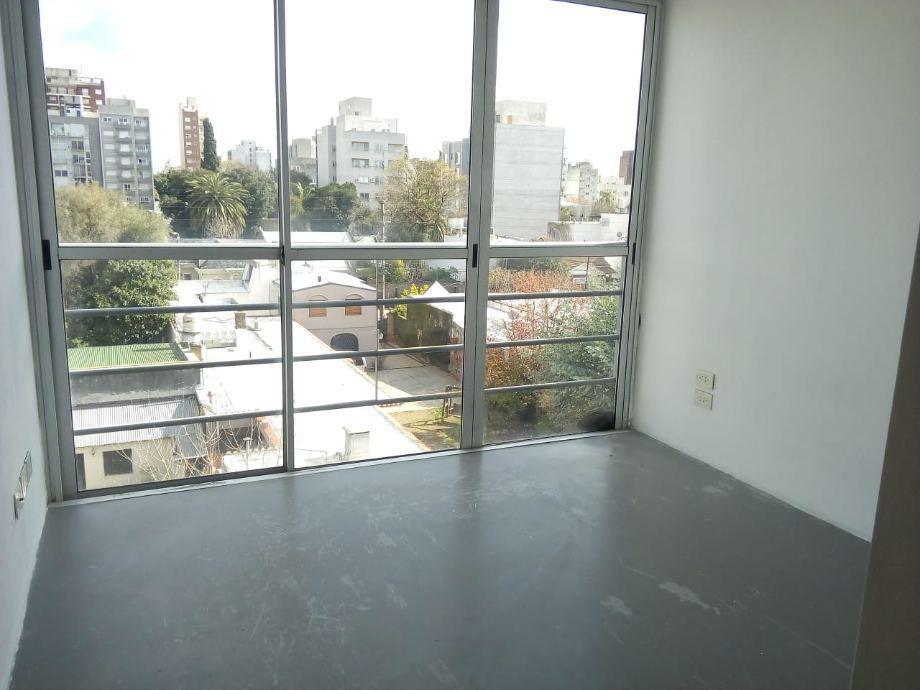 Excelente Semipiso en Morón 1