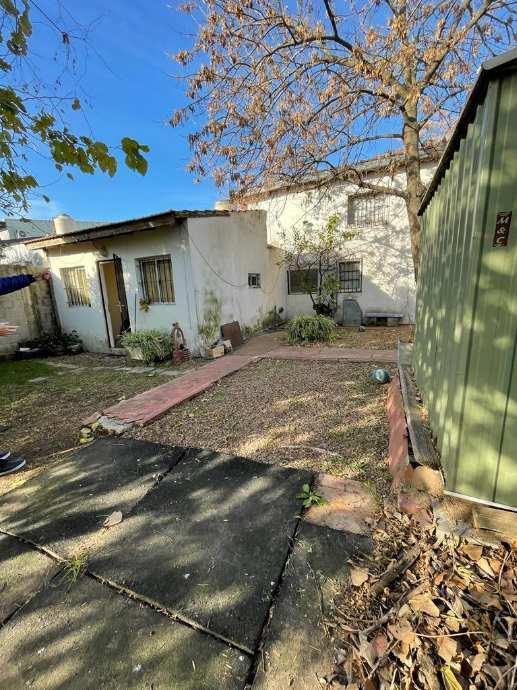 Casa en VENTA. LOTE AMPLIO