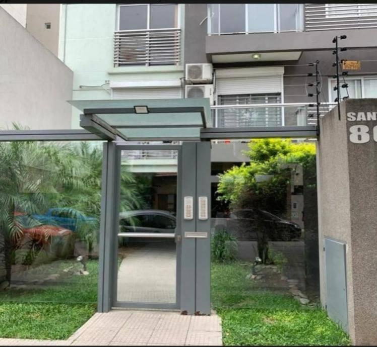 Excelente departamento de dos ambientes al frente CON BALCÓN Y COCHERA.