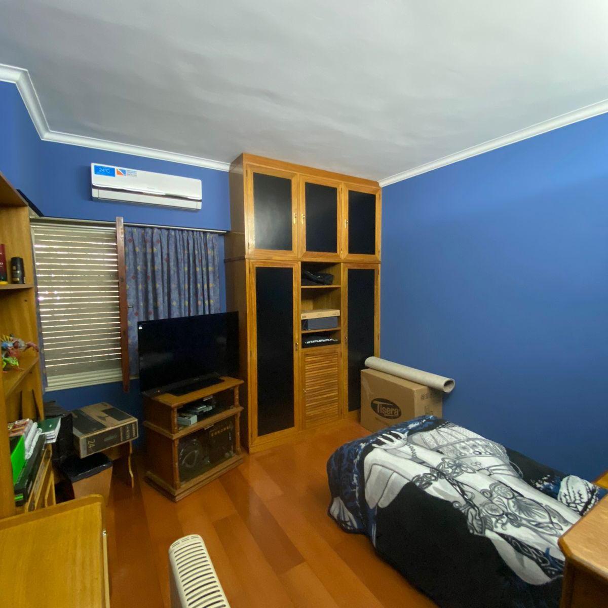Casa de 4 ambientes excelente ubicación en Castelar Sur.