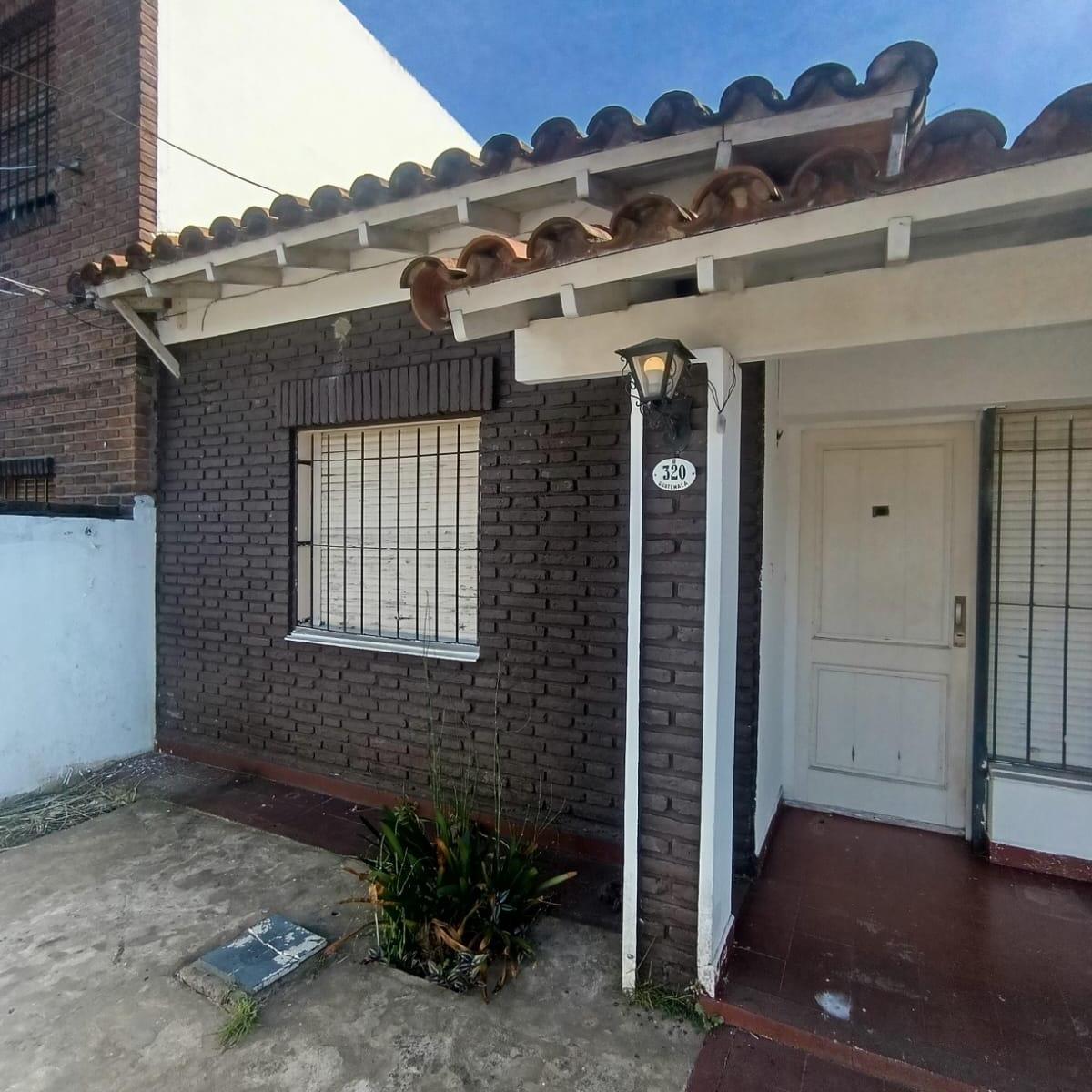 Casa con 2 dormitorios en venta de 200 m² en Morón